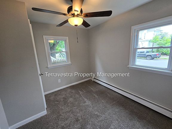 5th image of 17 E Oak St #1