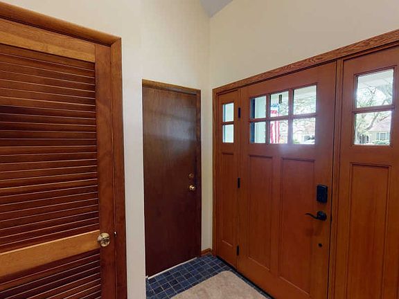 3rd image of 60 Southgate Crse