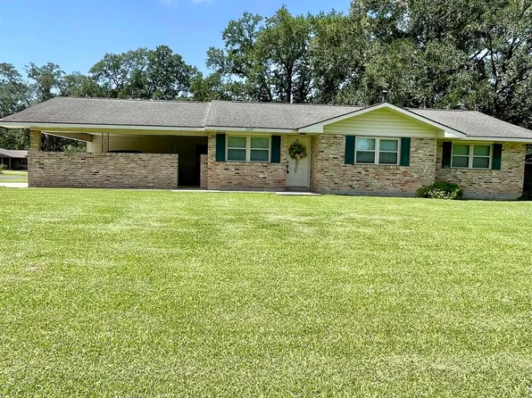 6633 Landmor Dr, Greenwell Springs, LA 70739