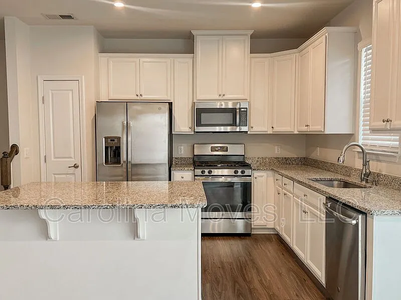 3 bed, 2.5 bath, 1544 sqft, $1,700 — Photo 4