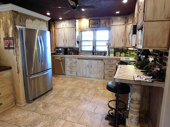 5th image of 1726 W Avenue B