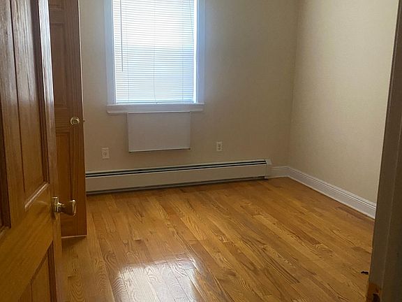 3rd image of 812 Mace Ave #2