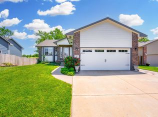 605 E Hedgewood Ct, Andover, KS 67002