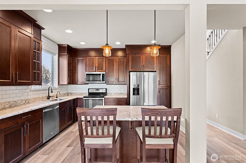 3rd image of 1726 Skeena Court