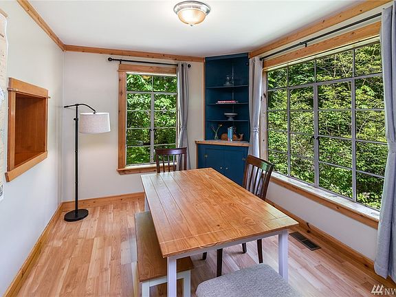 3rd image of 19378 Augusta Ave NE