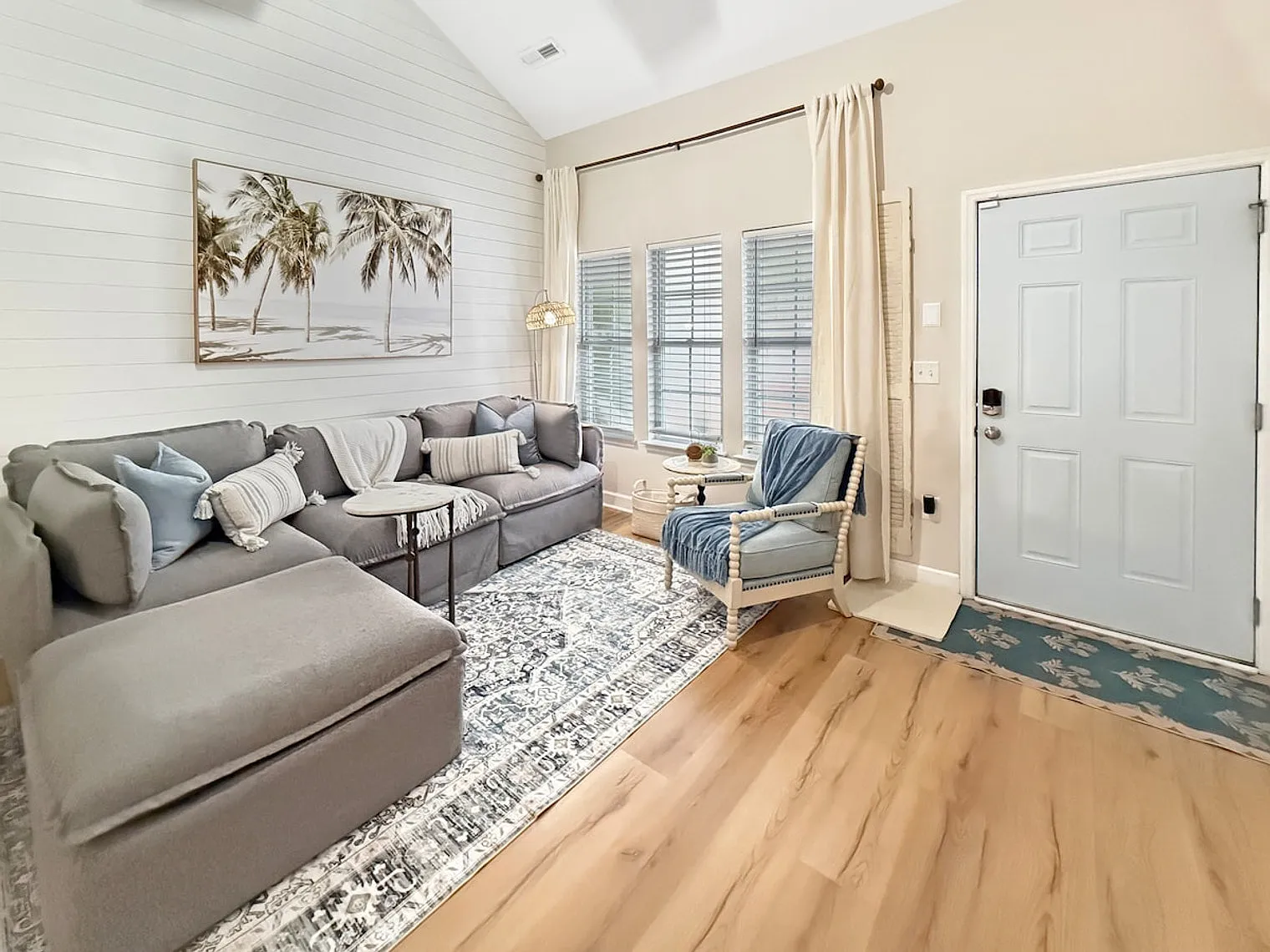 3 bed, 2.0 bath, 1313 sqft, $4,802 — Photo 1