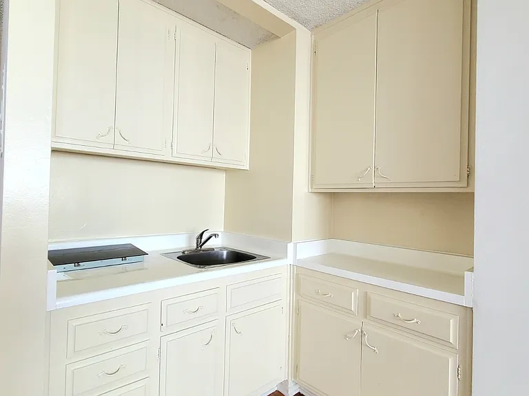543 S Kenmore Ave #304 — Photo 6