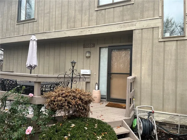 7355 Creekwood Dr #6C, North Royalton, OH 44133