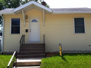 1217 H Ave NE, Cedar Rapids, IA 52402