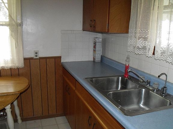 3rd image of 119 Wesley Ave