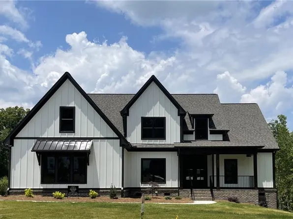 8921 Maltese Ct, Lewisville, NC 27023