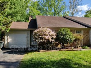 10043 Downeys Wood Ct, Burke, VA 22015