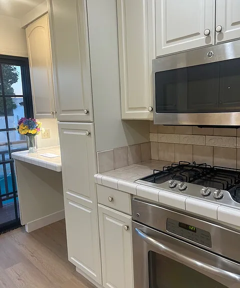 Kitchen cooking area and cabinets