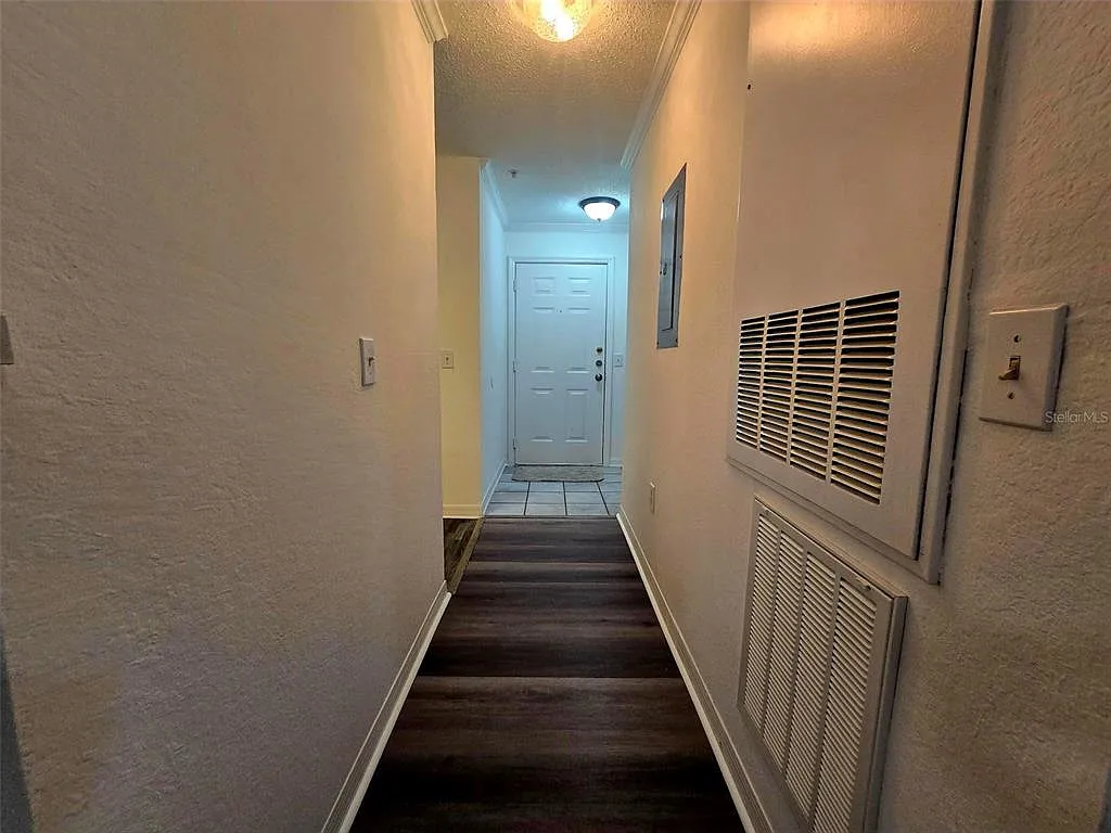 3 bed, 2.0 bath, 1429 sqft, $1,850 — Photo 3