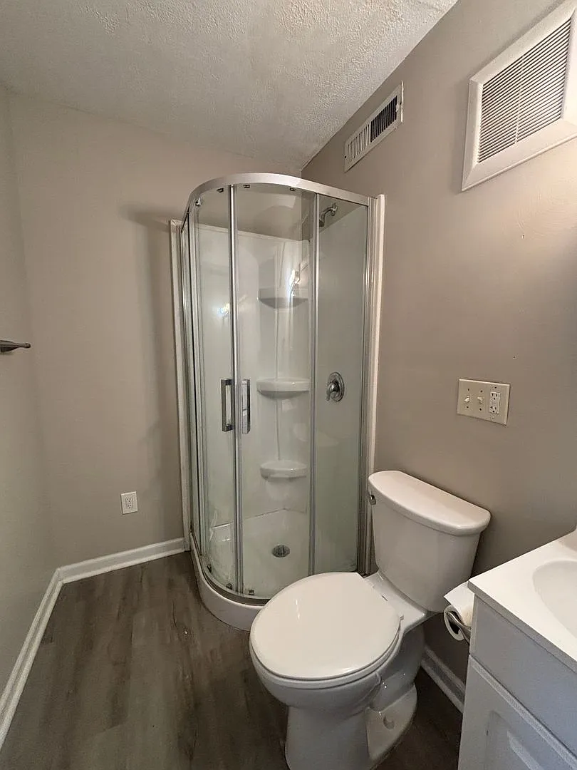 Duplex with 2 Bedrooms and 2 Bath - Move In Ready — Photo 4