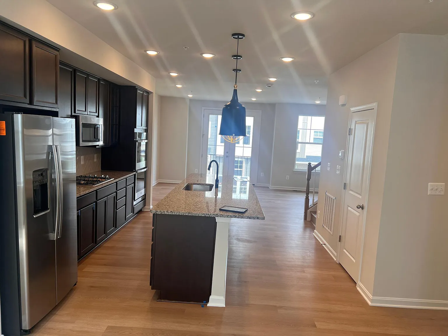 4 bed, 3.5 bath, 2030 sqft, $2,950 — Photo 3