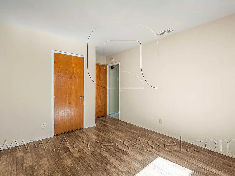 33220 Schaper St — Photo 11