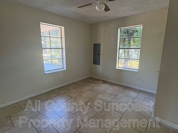 5th image of 2134 Saxon St