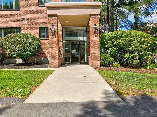 5th image of 12 Ledgewood Way APT 19