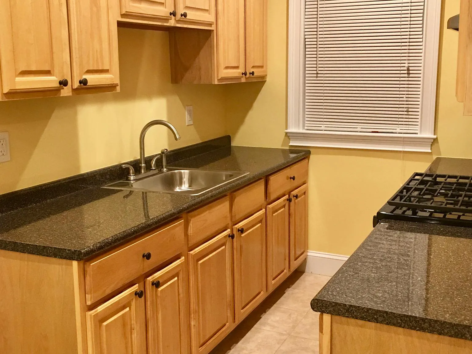 3 bed, 1200 sqft, $2,000 — Photo 2
