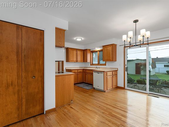 5th image of 28665 Campbell Dr