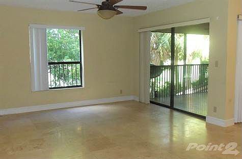 3383 NW 47th Avenue, Coconut Creek - Living Room