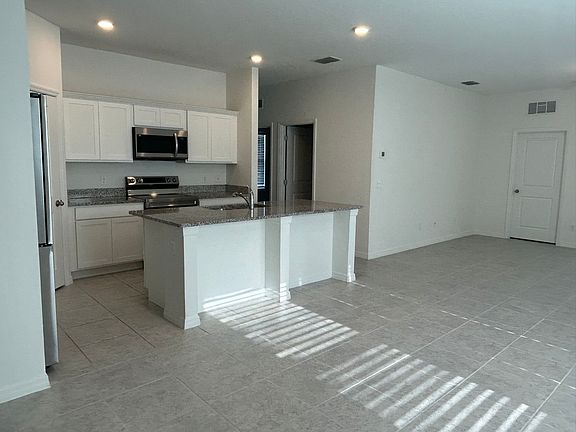 3rd image of 5852 Bovine Dr
