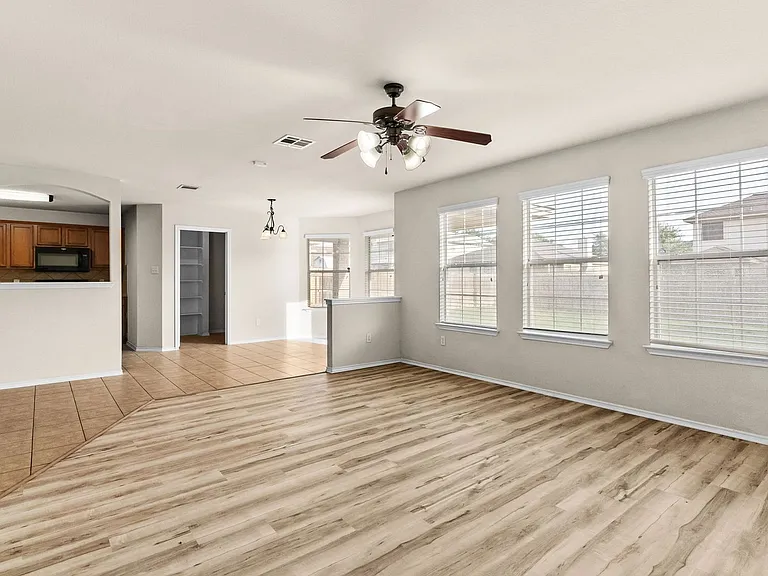 6106 Emilie Ln — Photo 4