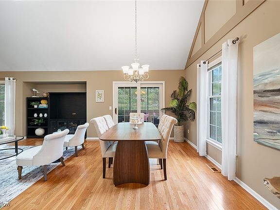 4th image of 813 Hampton Ct