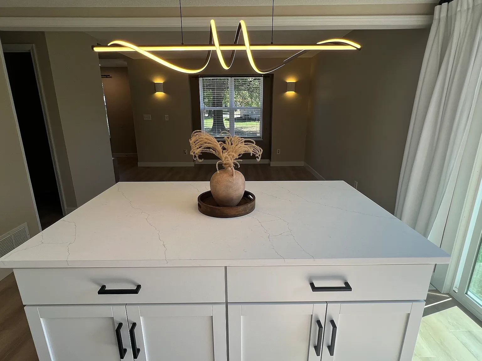 3 bed, 1615 sqft, $1,800 — Photo 2