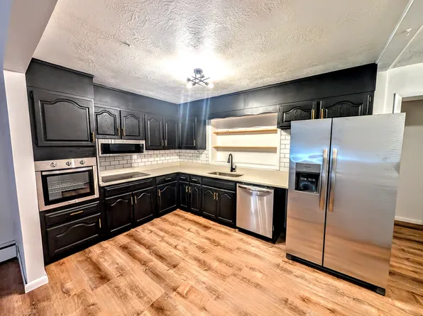5 Westlawn Dr, Hampton, VA 23664