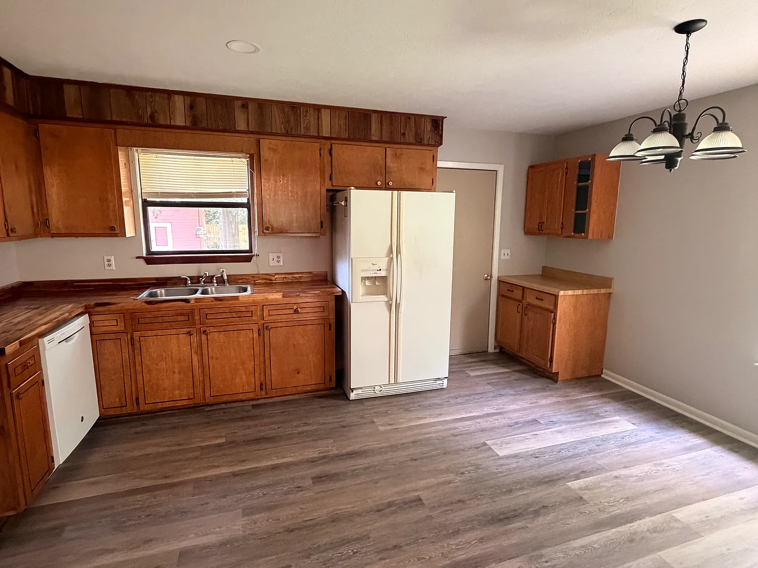 3 bed, 1100 sqft, $1,700 — Photo 3