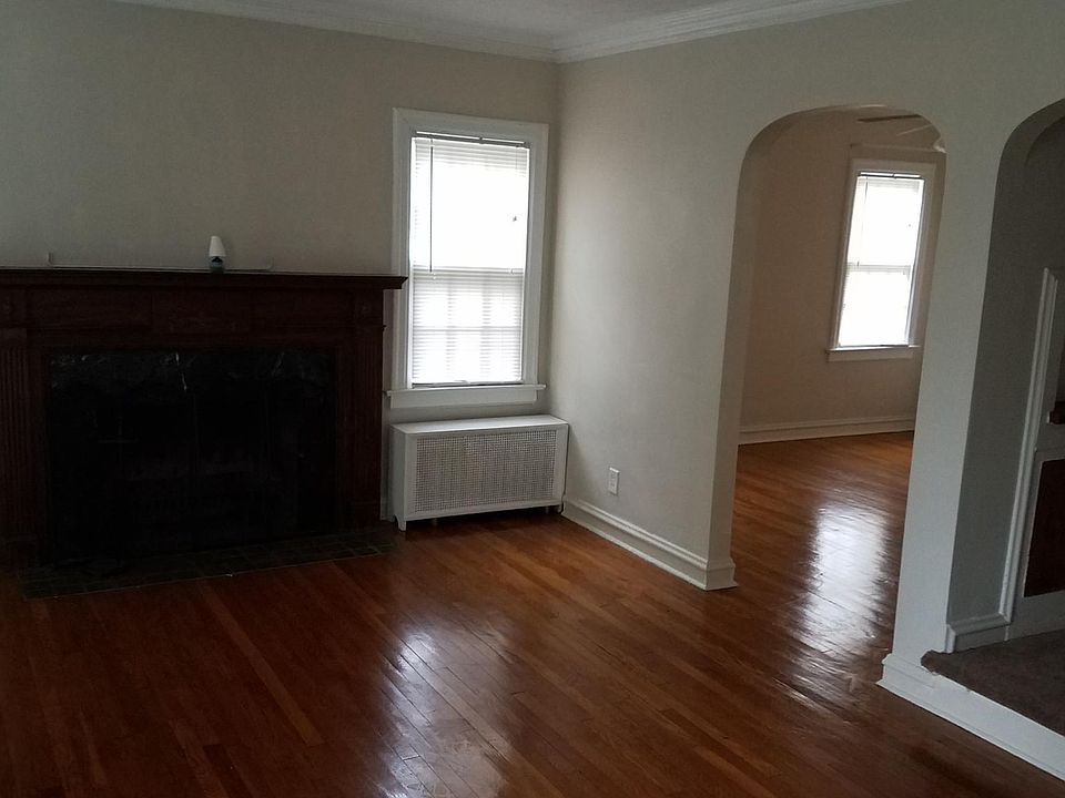 2nd image of 17626 Scottsdale Blvd
