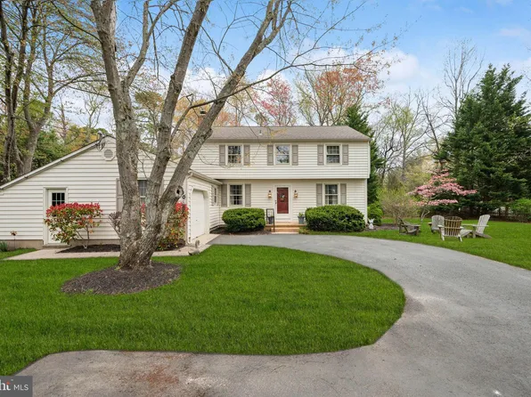 2 N Lakeside Dr W, Medford, NJ 08055