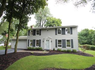 31 Brougham Dr, Penfield, NY 14526