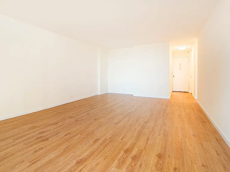 211 W 56th St #J25 — Photo 2