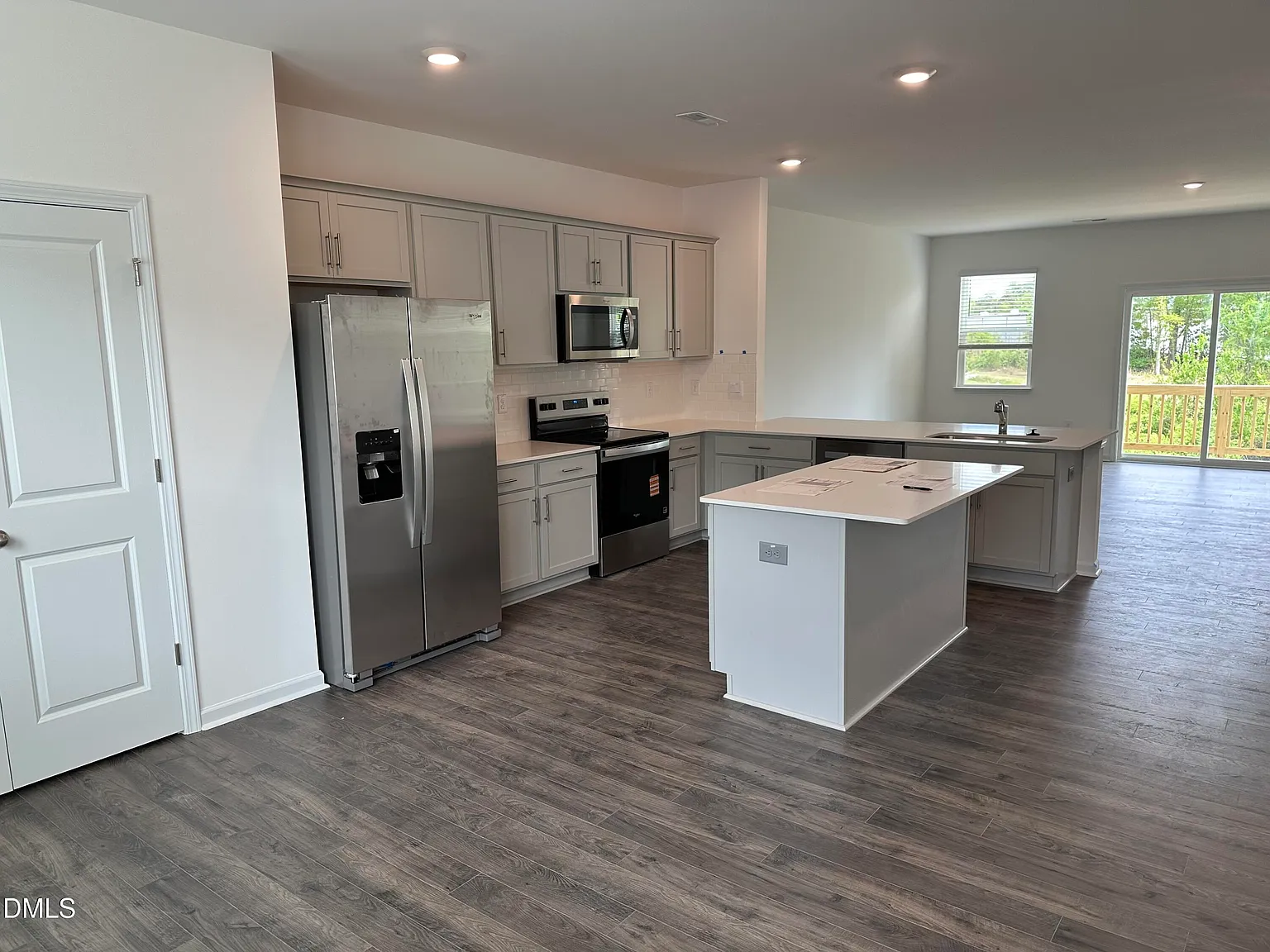 4 bed, 3.5 bath, 2300 sqft, $2,250 — Photo 4
