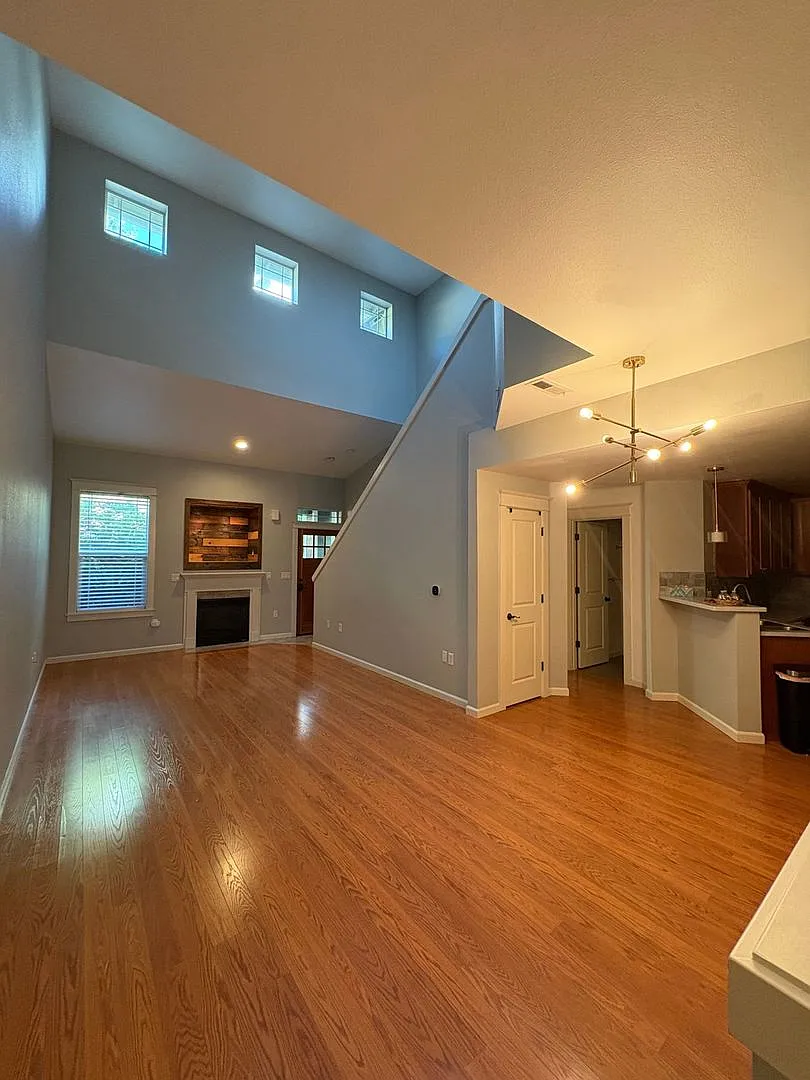 Charming 2BR Condo in West Linn — Photo 2
