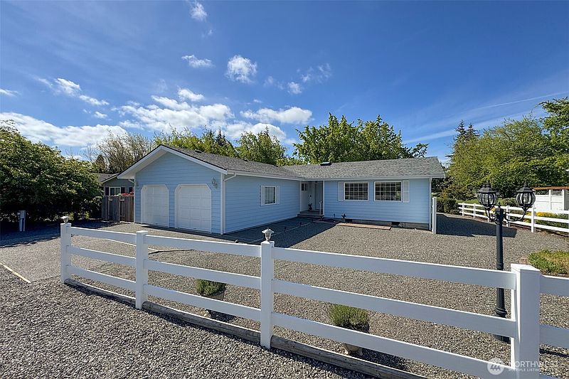 4th image of 251 Meadowlark Lane