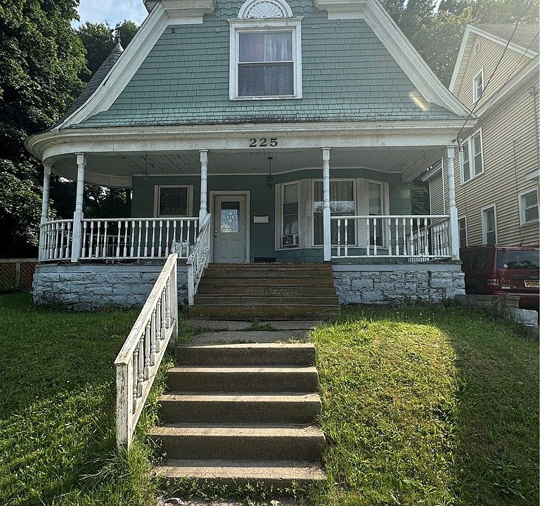 1st image of 225 W Main St
