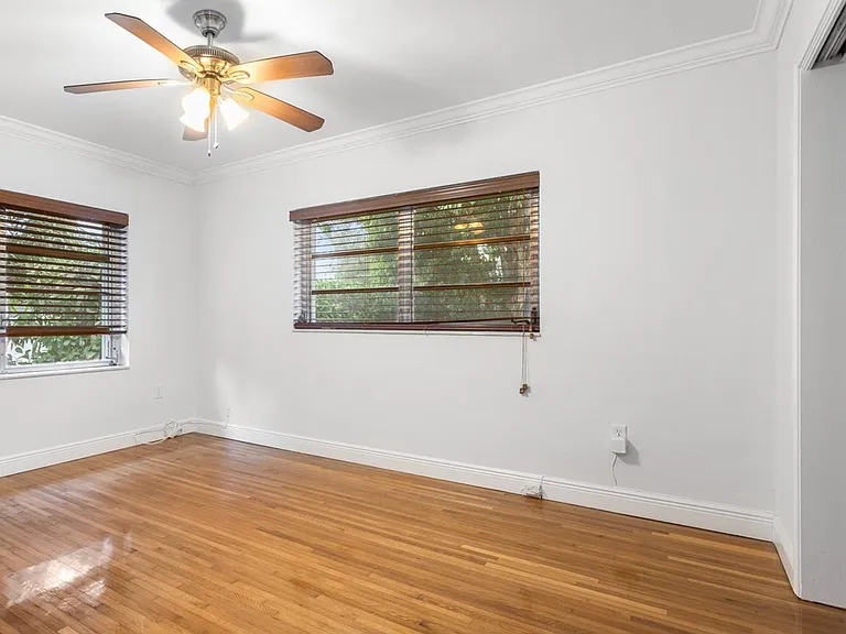4810 Riviera Dr #SFH — Photo 8
