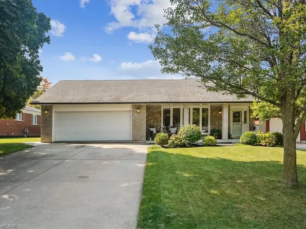 70 Country Club Dr, Hamilton, ON L8K 5W2