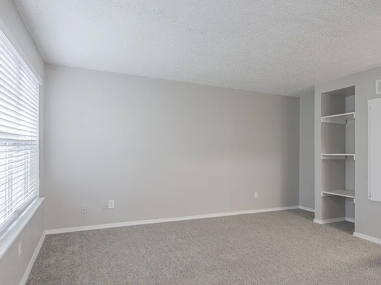 Shadow Bay Apartments — Photo 11