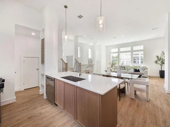 1713 Mary St, Houston, TX 77026