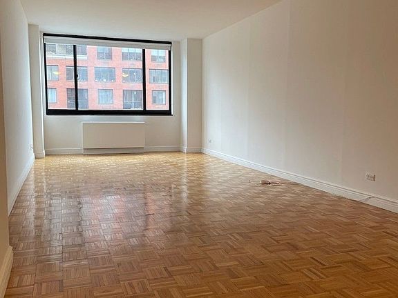 4th image of 377 Rector Pl APT 7I