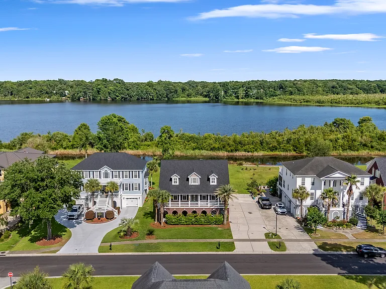 1733 Indigo Island Dr — Photo 2