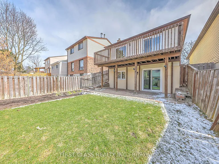 85 Madsen Cres — Photo 32