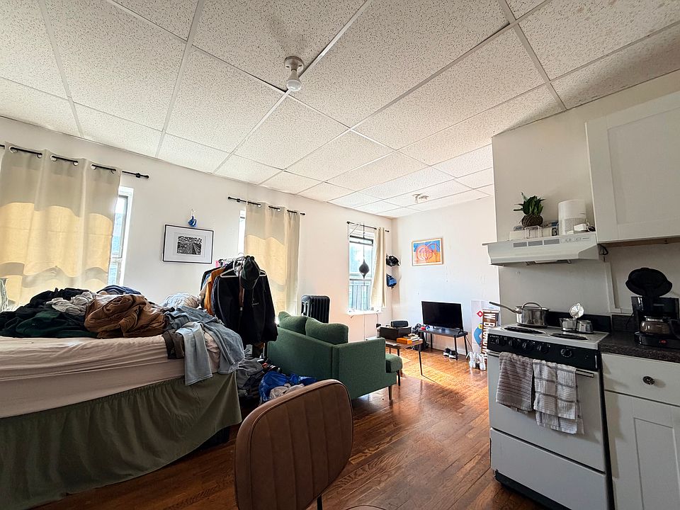 2nd image of 281 S 5th St APT 4A