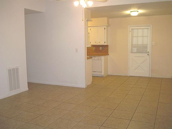 5th image of 2522 San Antonio St