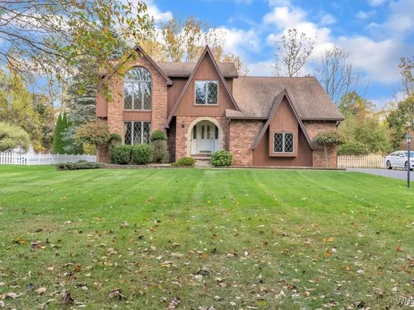 51 Tiffany Ln, Lancaster, NY 14086